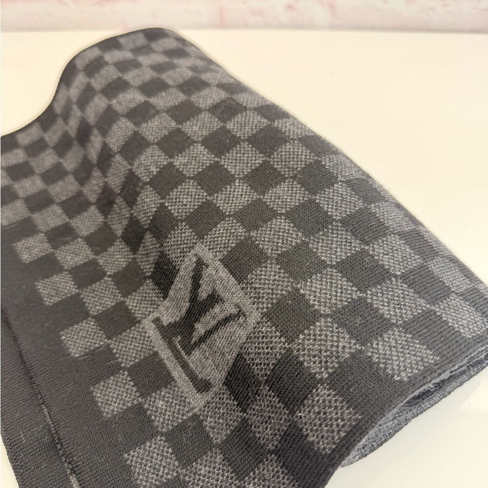 LOUIS VUITTON Black Petit Damier Wool Scarf - Picture 2 of 8